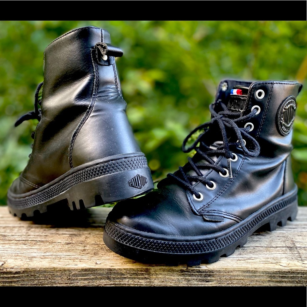 Women’s Palladium Pallabrouse Off Leather. Size 6 (US)